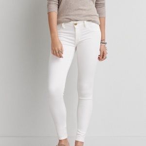 American Eagle Outfitters White Super Strech Jegging